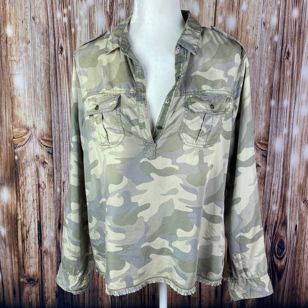Hollister women’s camo top - Large